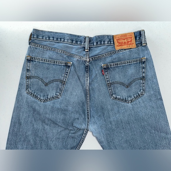 Classic Men's 505 Levi Blue Jeans 34x34 - Picture 3 of 16